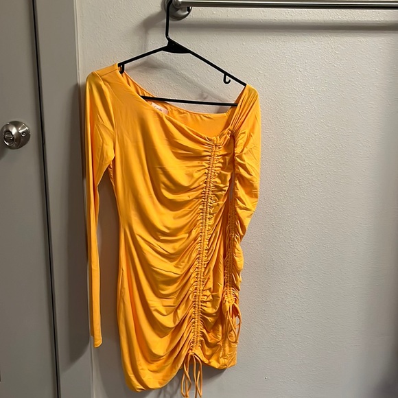 LENA MINI DRESS IN TANGERINE ORANGE
Camila Coelho
Color: Tangerine Orange - Picture 2 of 4